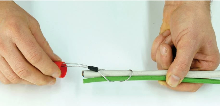 Cable pulling loop with hook