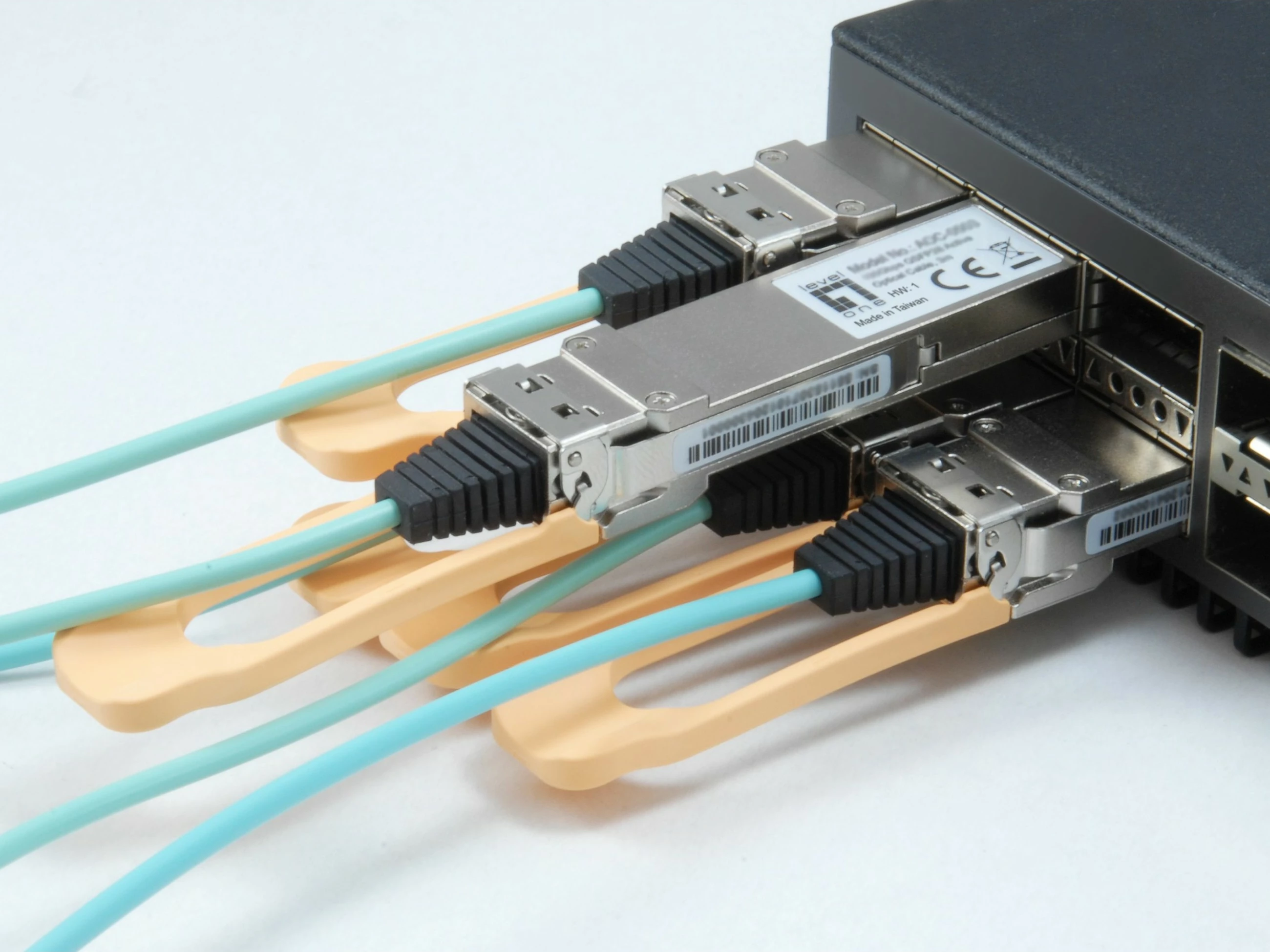 Kabllo optike LevelOne AOC-0503, 3m, 103100 Mbit/s, QSFP28, ngjyrë Aqua, Argjend