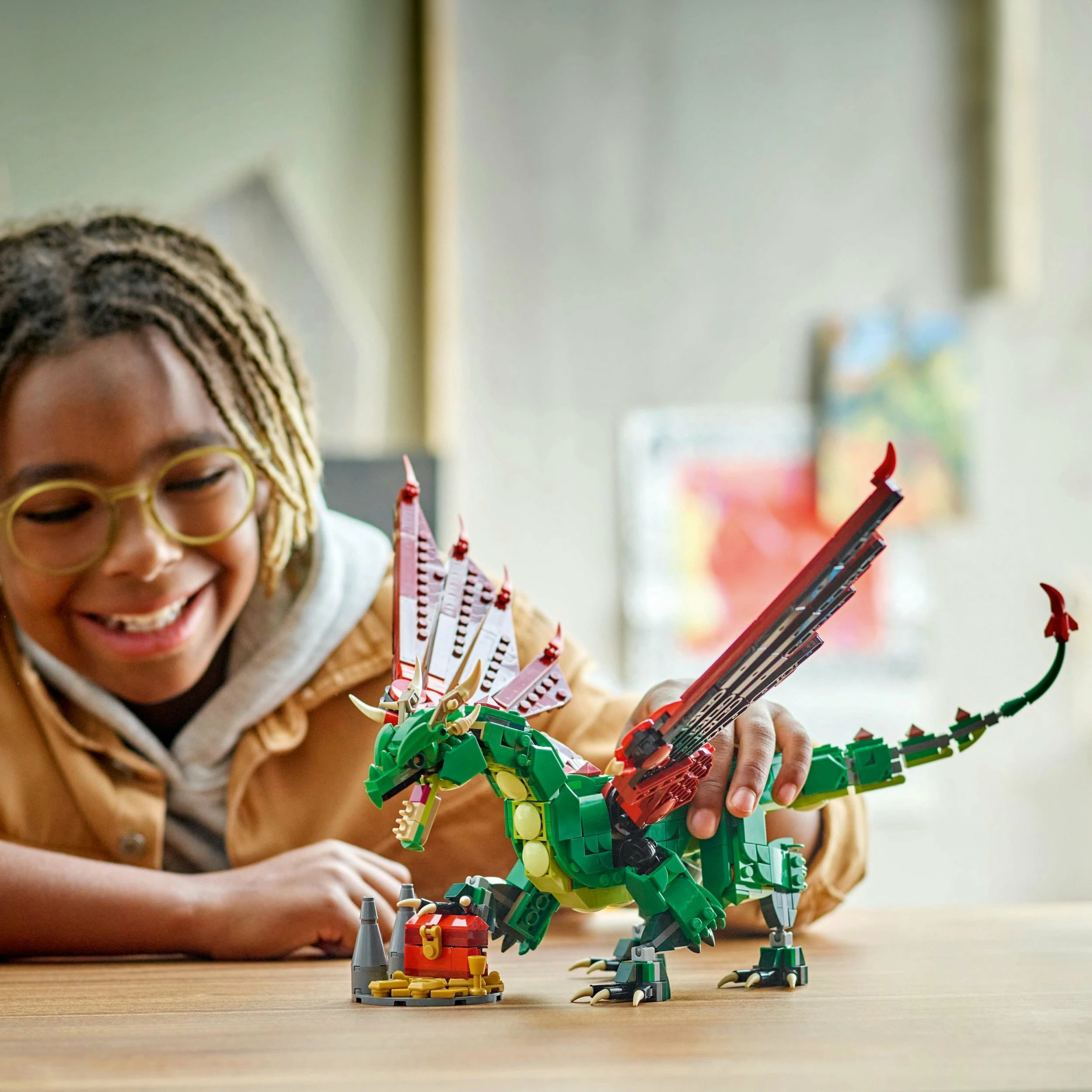 Set LEGO Creator 3-në-1 Medieval Dragon 31161, 715 pjesë