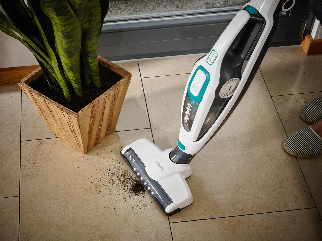 Fshesë elektrike pa kabllo Leifheit PowerVac 2in1, 20V, pa qese, bardhë/kaltër