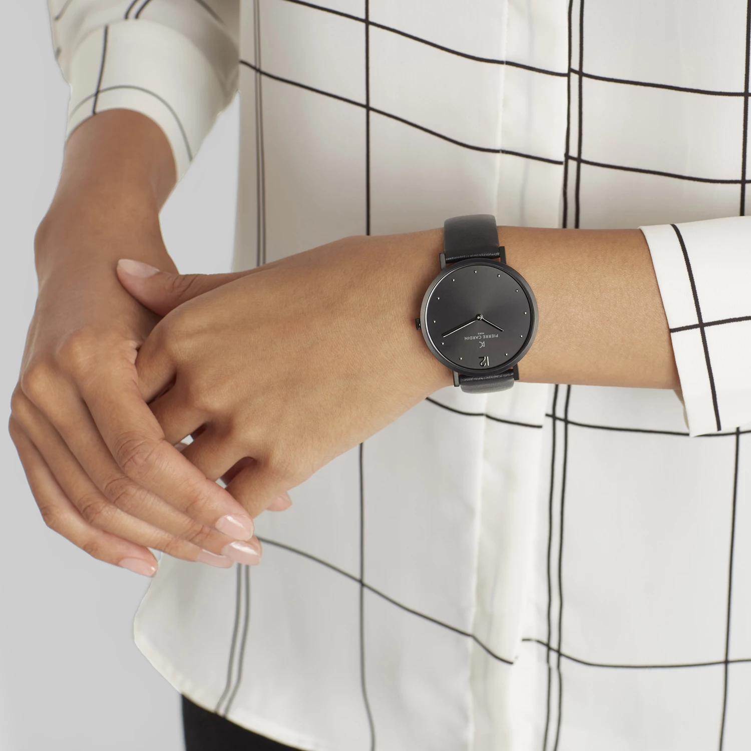 Orë dore për femra Pierre Cardin, 39 mm, e zezë