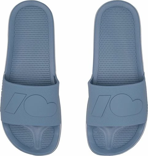 Papuqe pishine Kubota, të kaltra