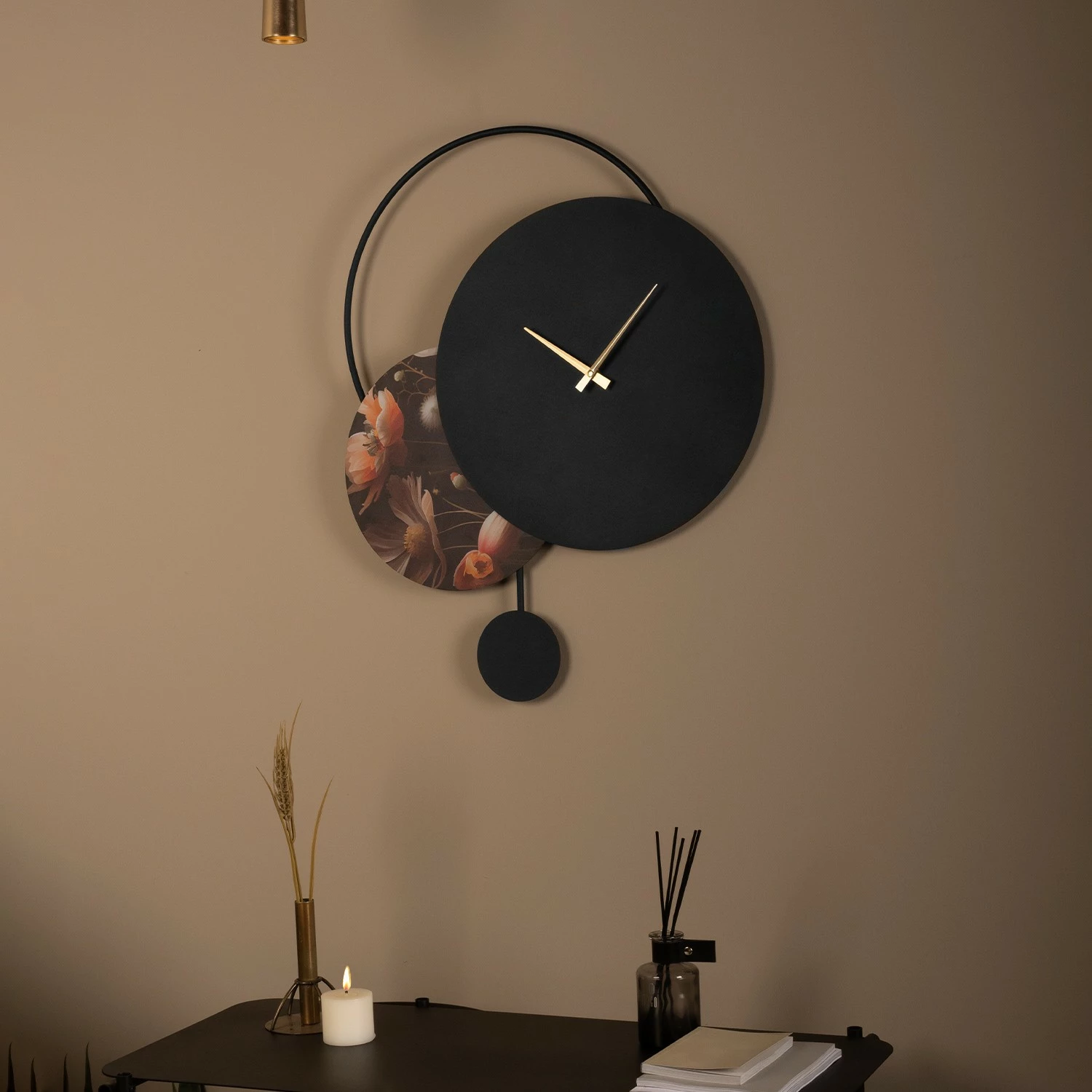 Orë muri dekorative prej metali, Wallity Floransa, shumëngjyrëshe, 54x69cm