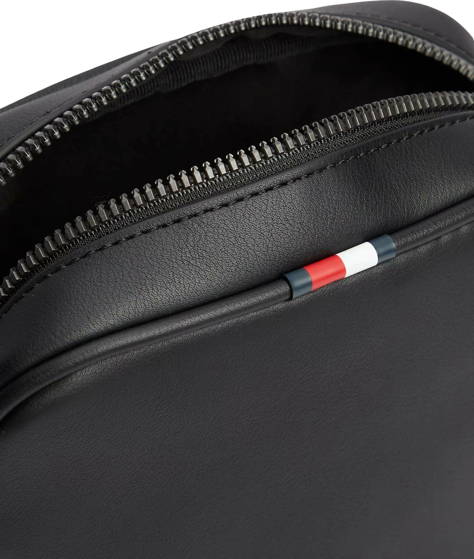 Çantë crossbody për meshkuj Tommy Hilfiger TH Foundation Mini Reporter AM0AM14845, e zezë