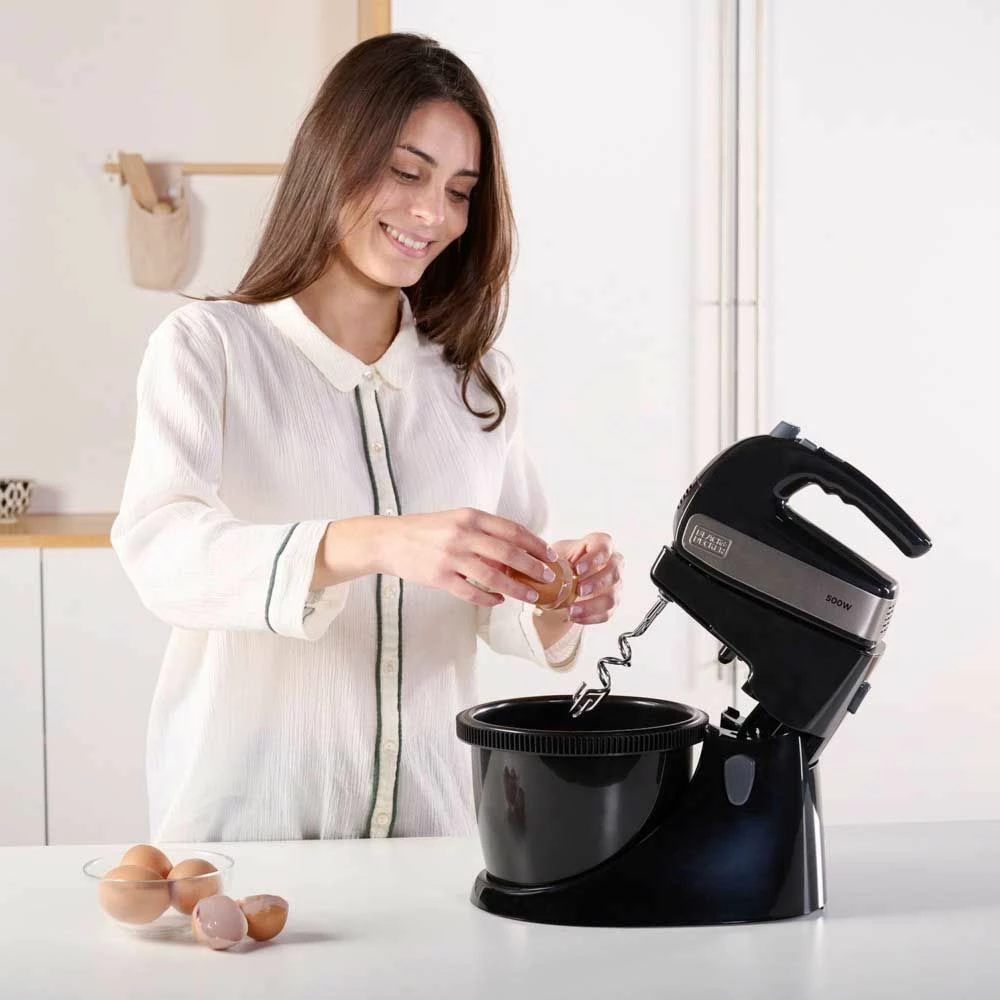 Mikser dore Black&Decker BXMXA500E 500W, enë rrotulluese 2.5L, 5 shpejtësi + turbo, i zi