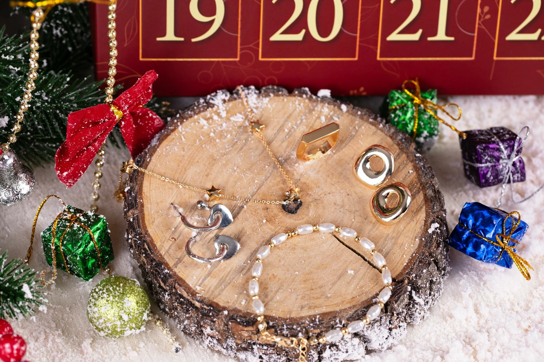 Kalendar advenit Elika Silver, përzierje bizhuterish, ngjyrë argjendi dhe ari