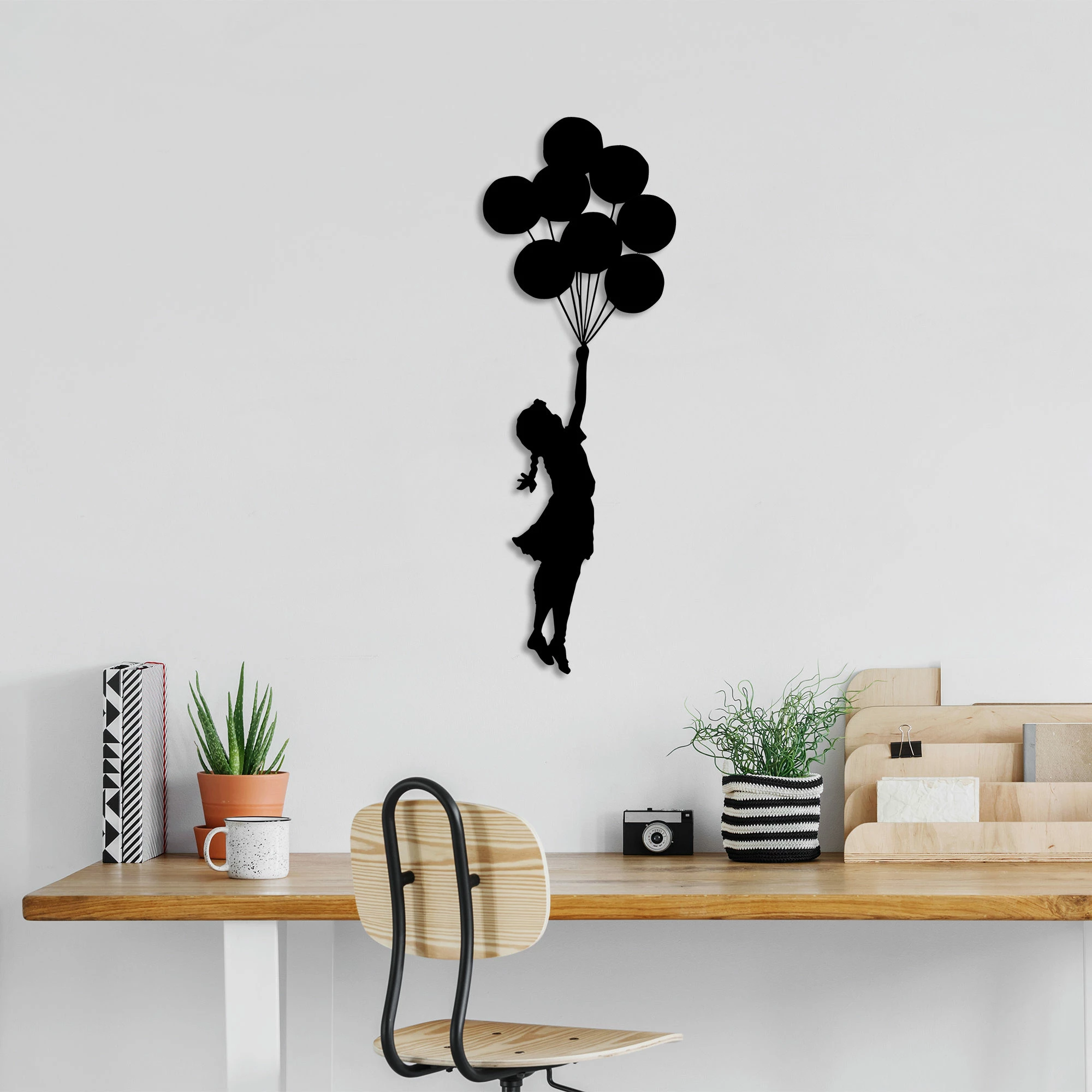 Aksesor dekorativ metalik për mur, Wallity Banksy - 12, ngjyrë e zezë, 100x34cm