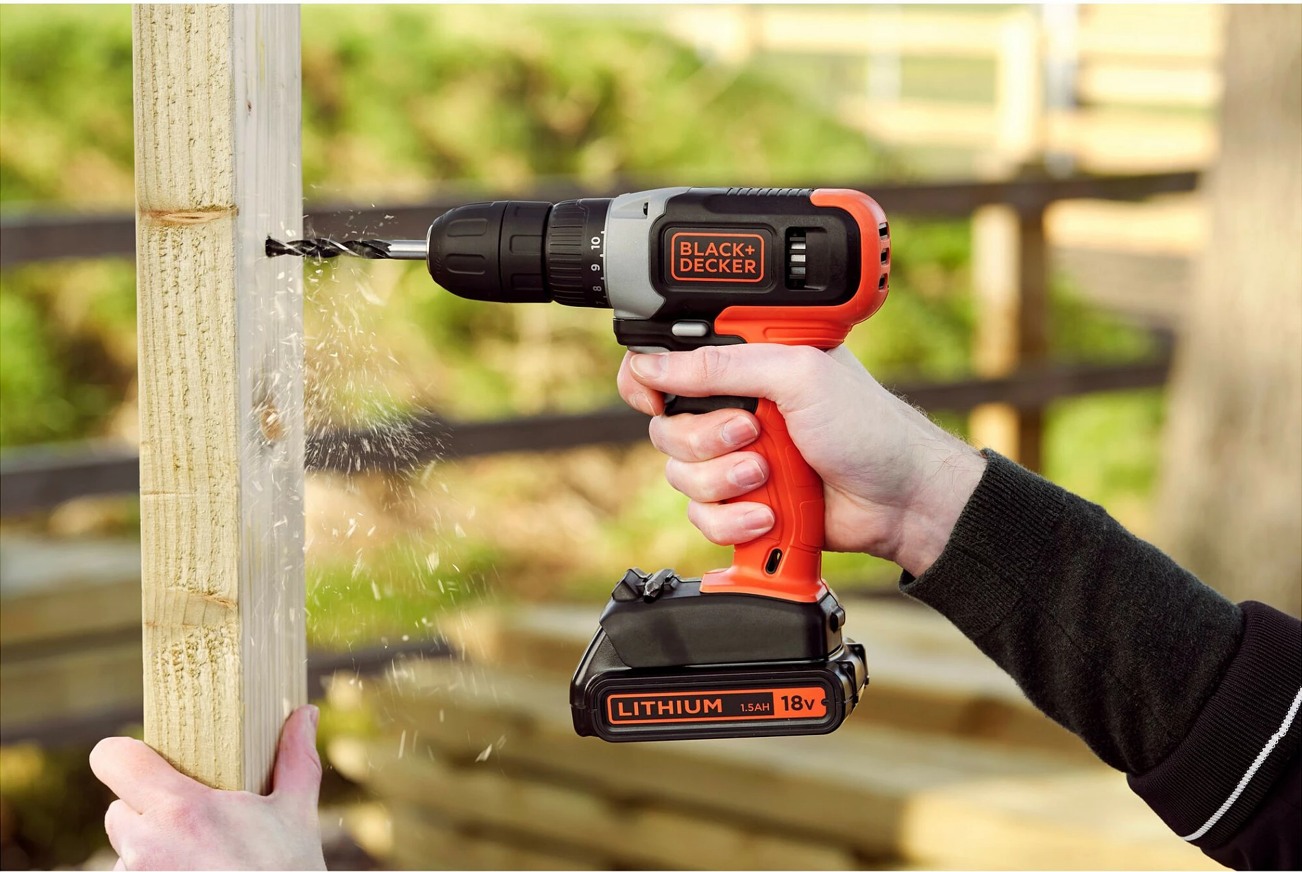 Shpues pistol Black & Decker BCD001C1-QW, 18V, Li-Ion, zi/kuqe
