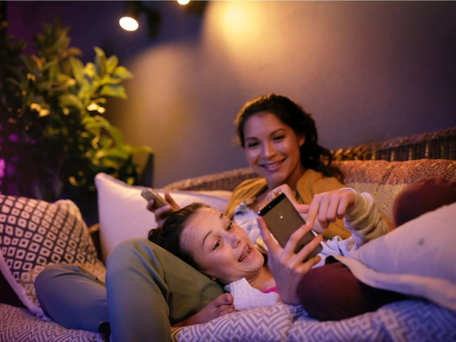 Dritë e jashtme Philips Hue Lily, LED, Alumini, E zezë