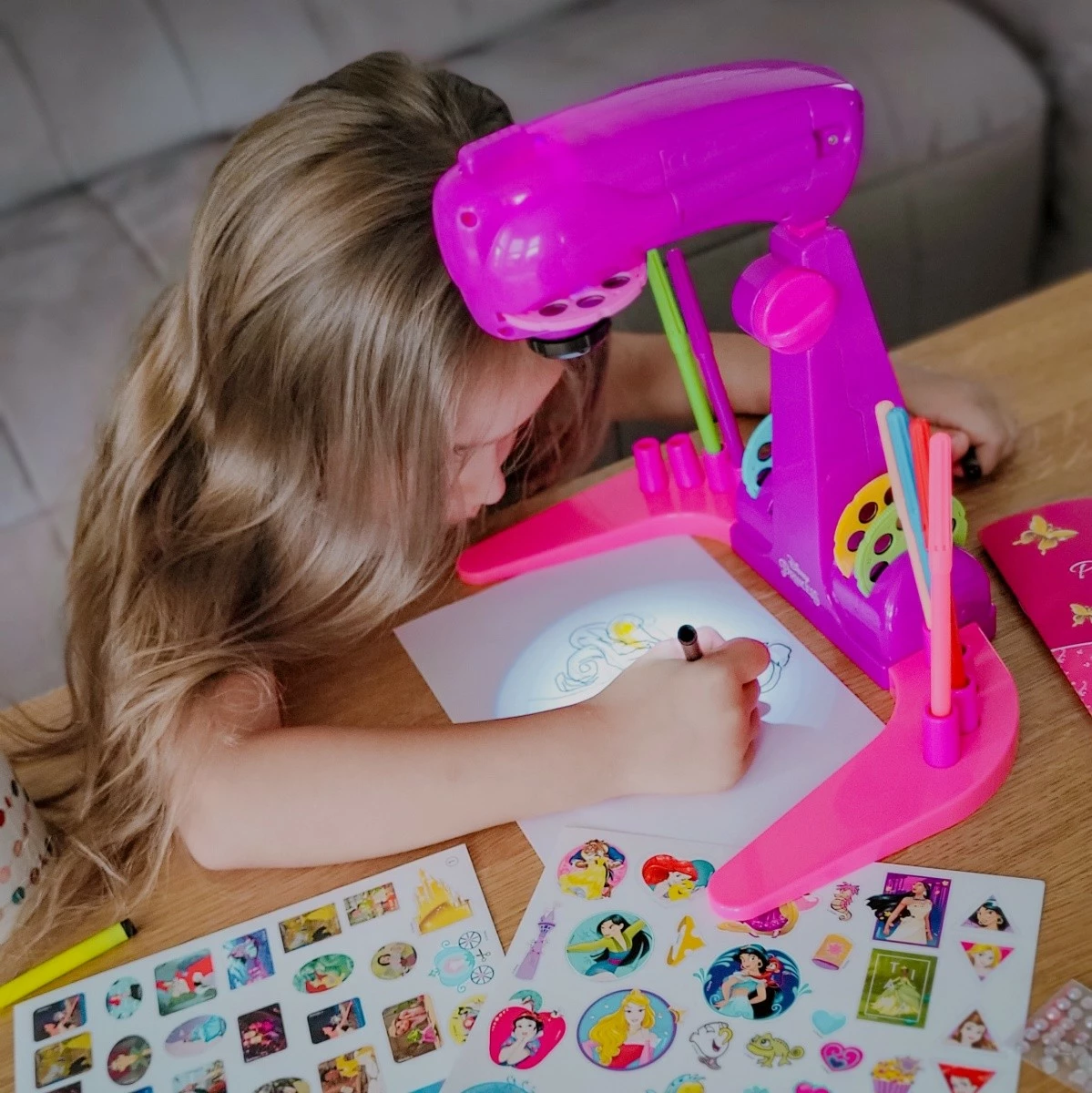 Projektor vizatimi, Lisciani Disney Princess 304-92956, LED, 32 imazhe + 8 markera, rozë, set