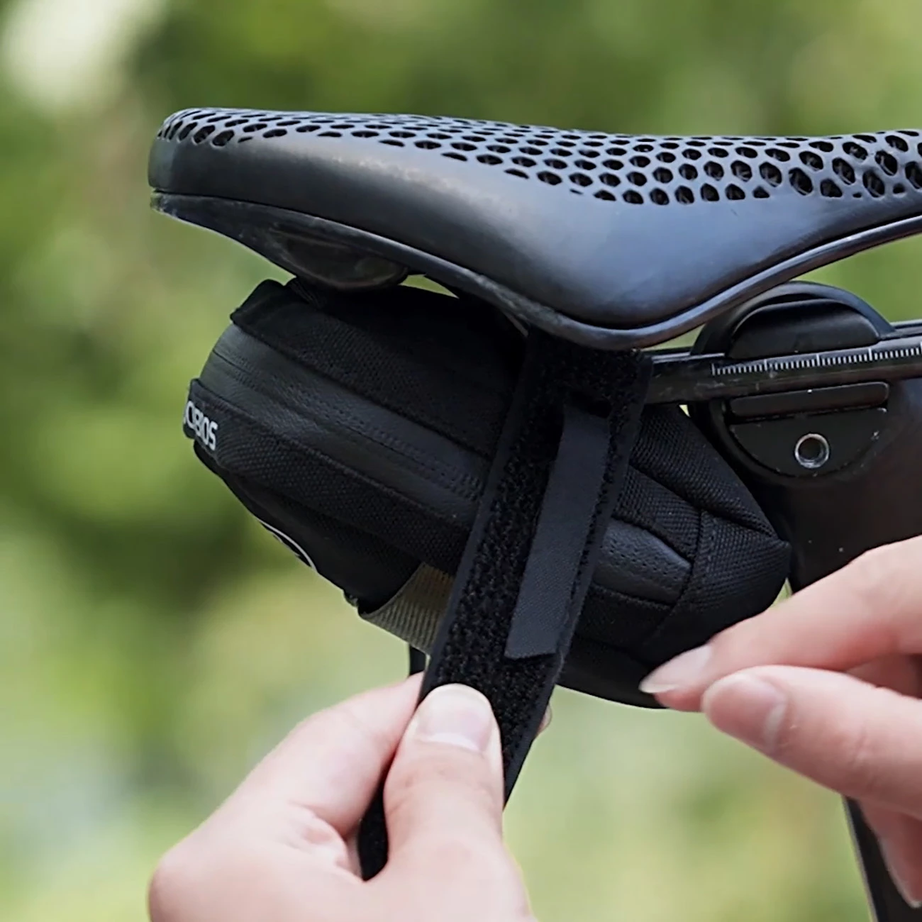 Çantë mini për biçikletë Rockbros 3013007901, 0.35L, e zezë/gjelbër