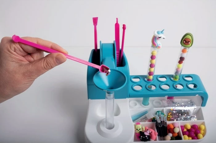Set kreativ Clementoni Pen Creator Studio, për fëmijë, 50+ aksesorë, shumëngjyrësh
