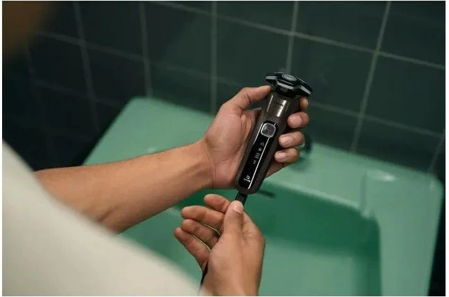 Makinë rroje elektrike Philips S5886/38, seri 5000, kafe + mbështjellës