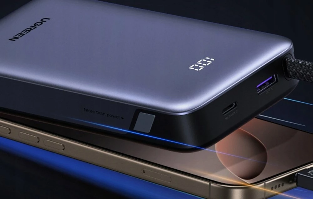 Powerbank Ugreen PB536 20000mAh 45W, kabllo USB-C e integrume, ekran LED, gri
