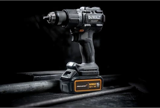 Makine shpuese/vidëzuese DeWalt MCLAREN DCD85MP2T, 18V, 5Ah, me 2 bateri, e verdhë/zezë, me valixhe