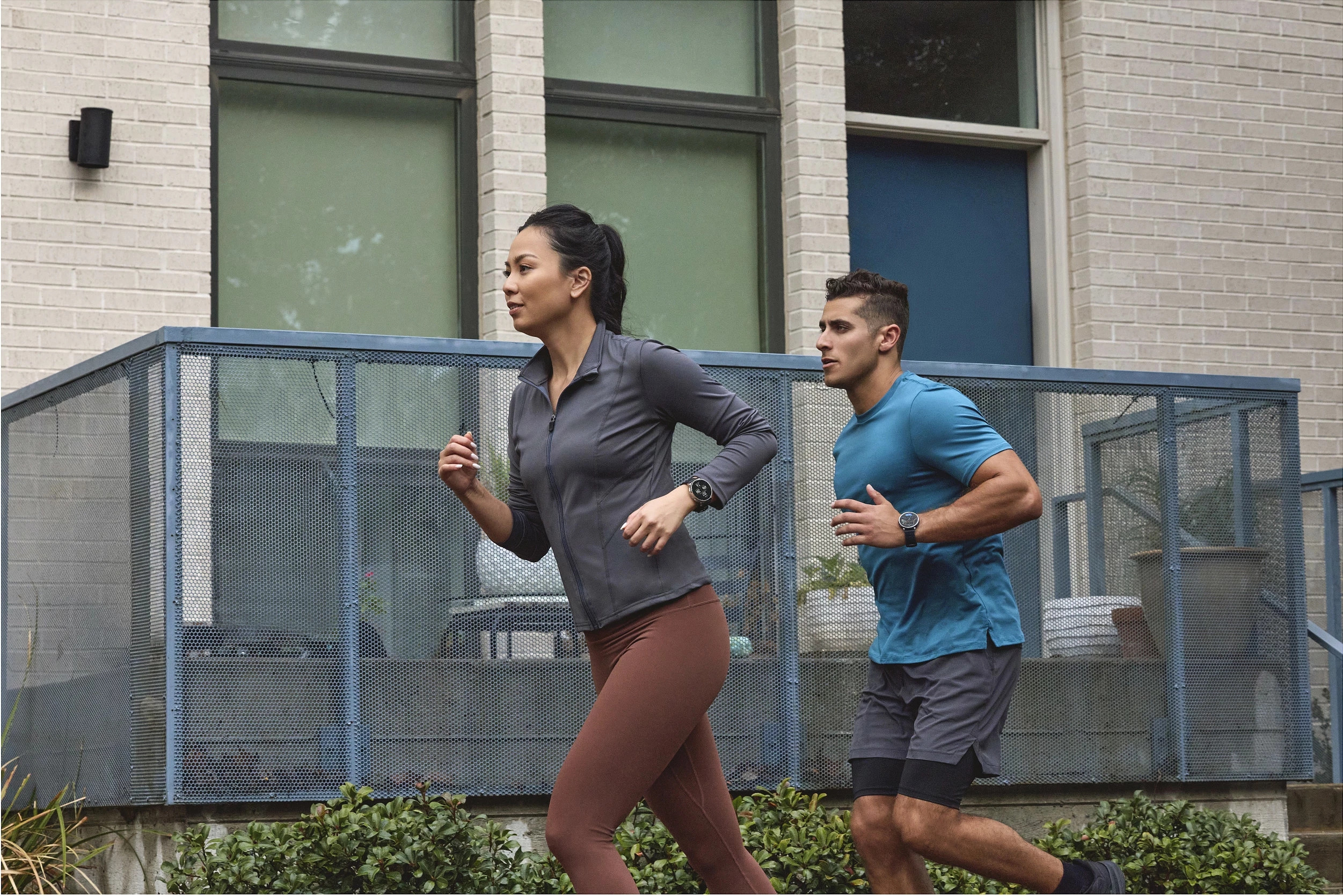 Smartwatch AMAZFIT Active 3 Premium, AMOLED 1.32 inç, NFC, GPS, 5 ATM, rrip i zi, kasë ari