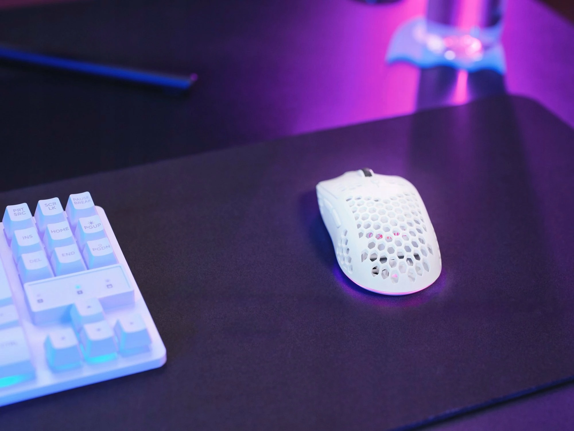 Maus Trust GXT 929W Helox (25390) wireless 2.4GHz 6400 DPI RGB, e bardhë
