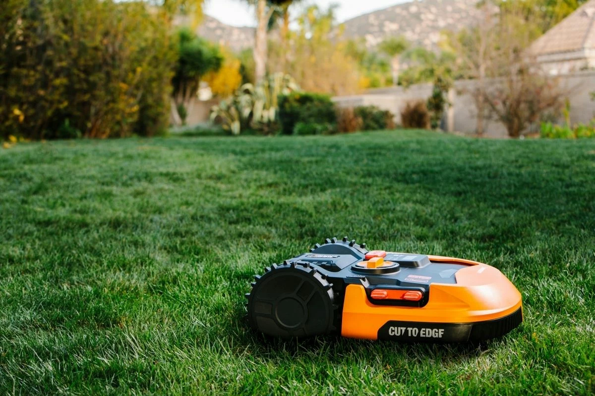 Robot kositës bari Worx Landroid L800 WR148E, 1000 m², 20V 2Ah, WiFi/Bluetooth, portokalli/zi