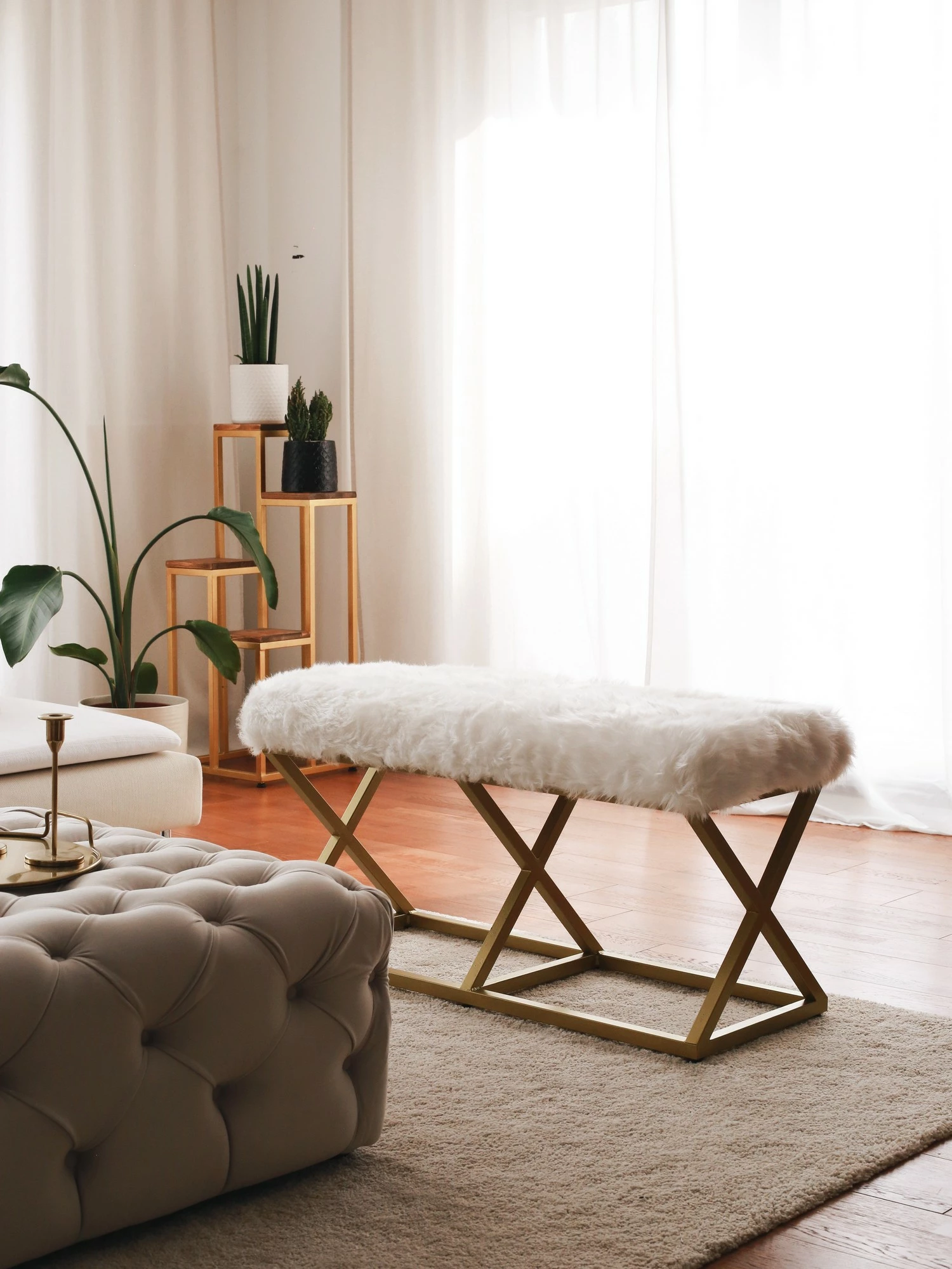 Bankë Atelier del Sofa, pelush Capraz, ngjyrë ari dhe e bardhë