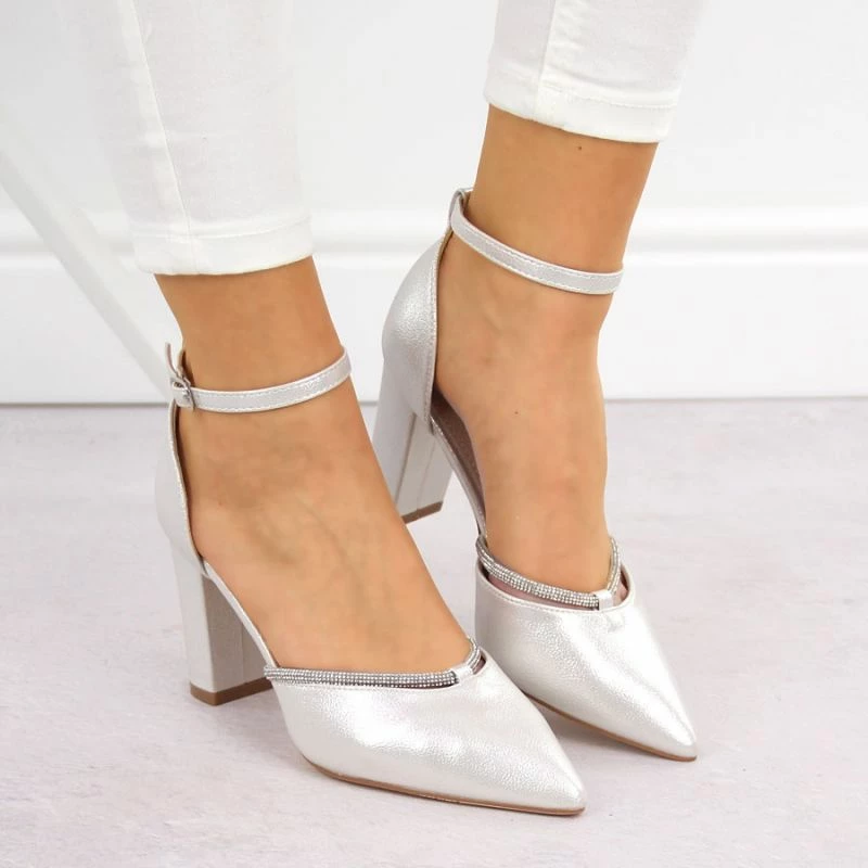 Sandale të mbyllura për femra Sabatina, bezhë