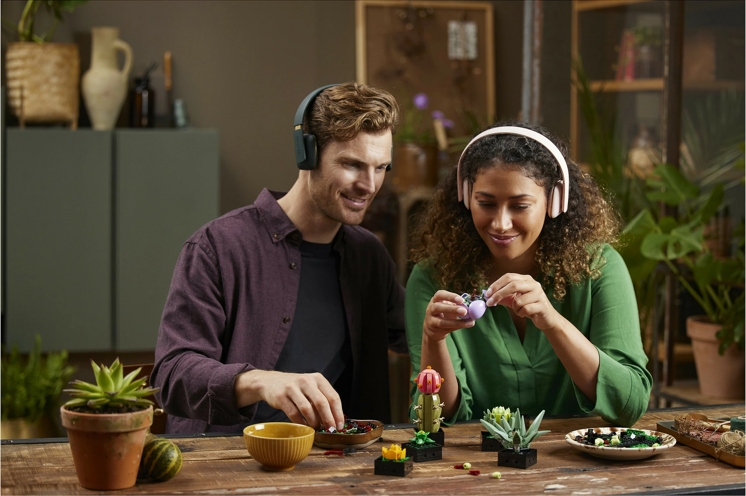 Set ndërtimi LEGO Botanicals Succulents 10309, 771 copë, 18+, multikolor