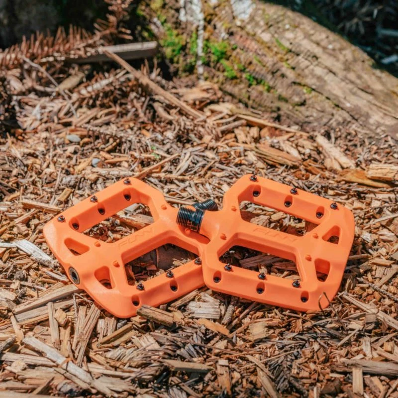 Pedale biçiklete FUNN, portokalli