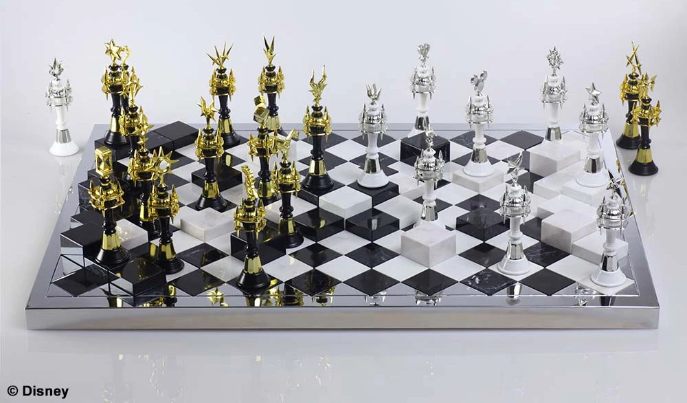 Set shah koleksionues Square Enix Kingdom Hearts III Alba & Ater, 32 figura metalike (16 ari + 16 argjendi) + tabelë