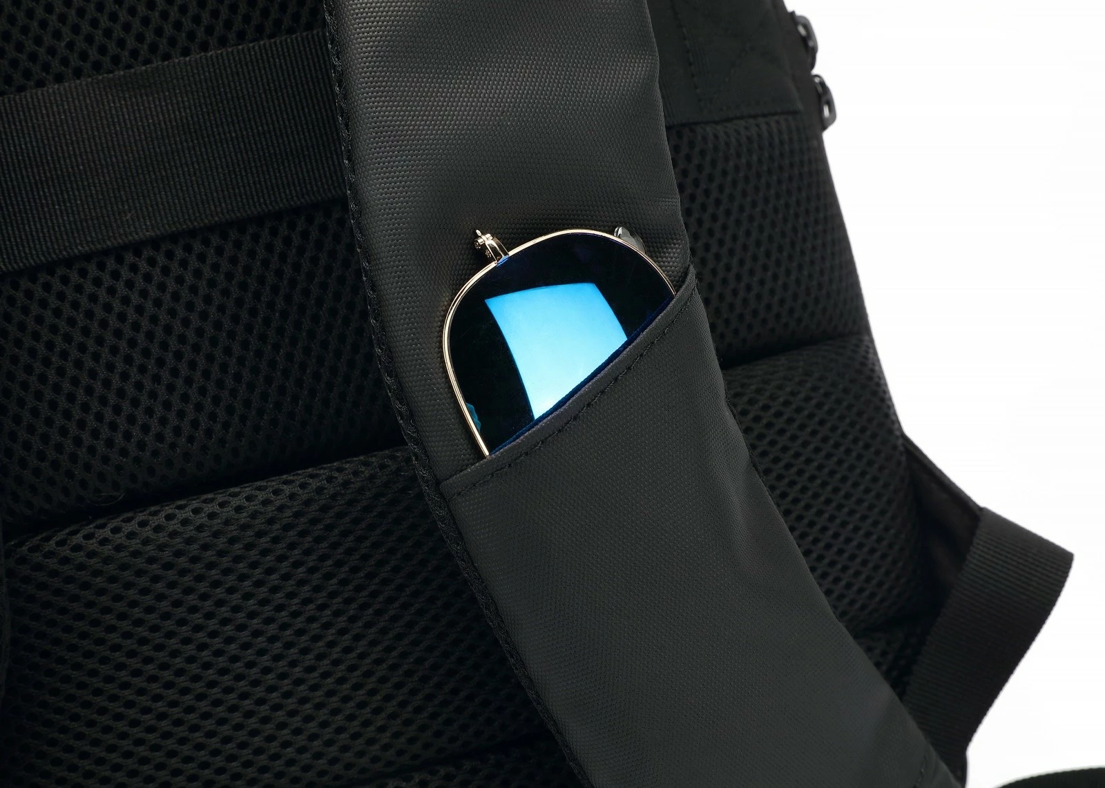 Çantë shpine YENKEE YBB 1501 NOMAD për laptop 15.6", e zezë