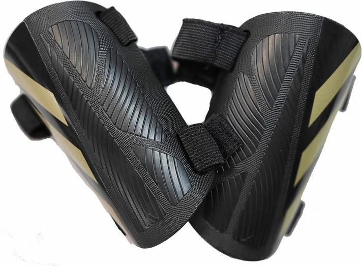 Mbrojtëse për futboll adidas, të zeza