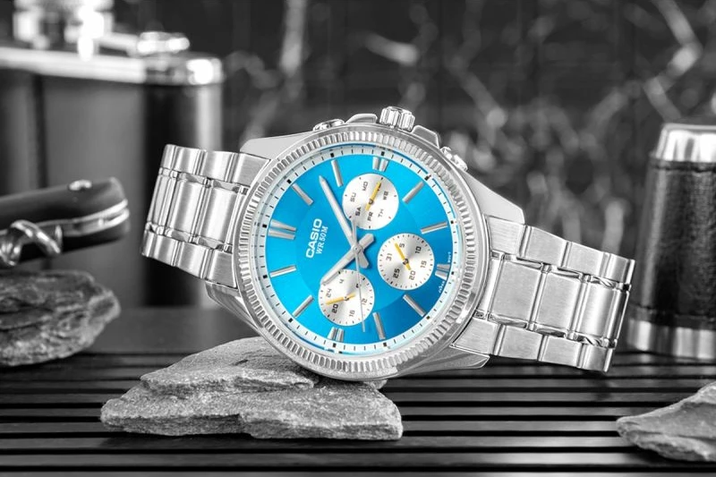 Orë dore për meshkuj CASIO, argjendtë me të kaltër
