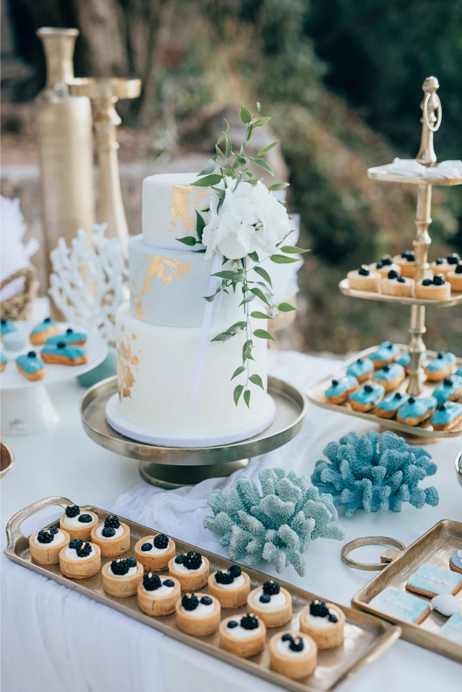 Tabaka dekorative ADORO, alumin, ngjyrë ari, 61x16x4 cm