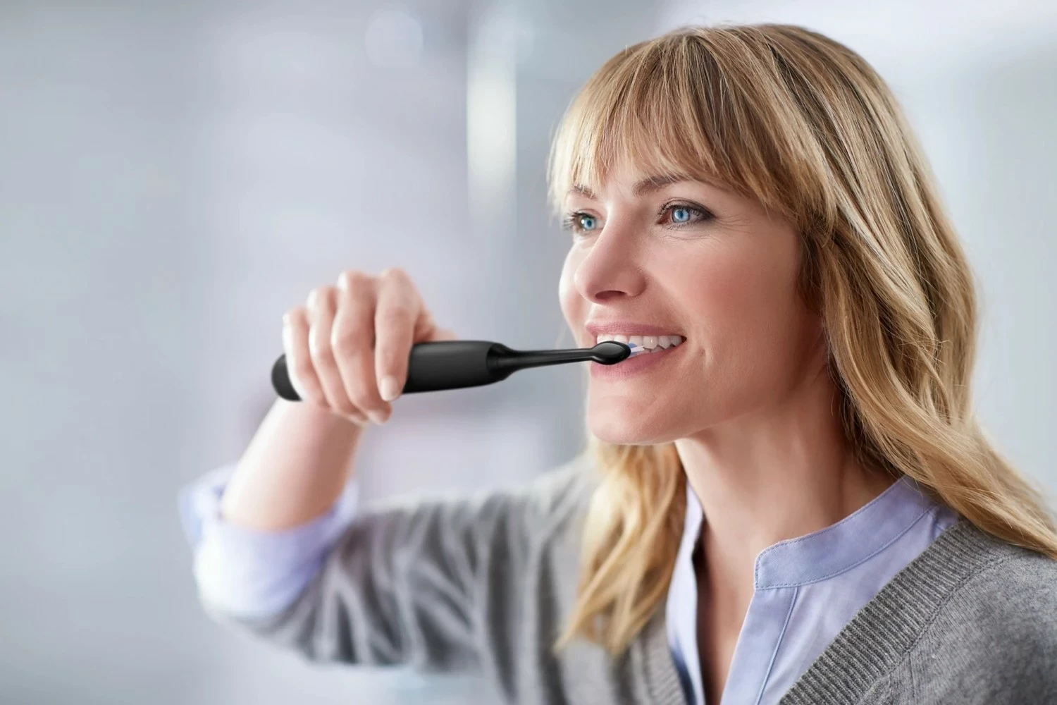 Furçë dhëmbësh sonike Philips Sonicare HX6850/57, 3 mënyra pastrimi, me UV, e zezë