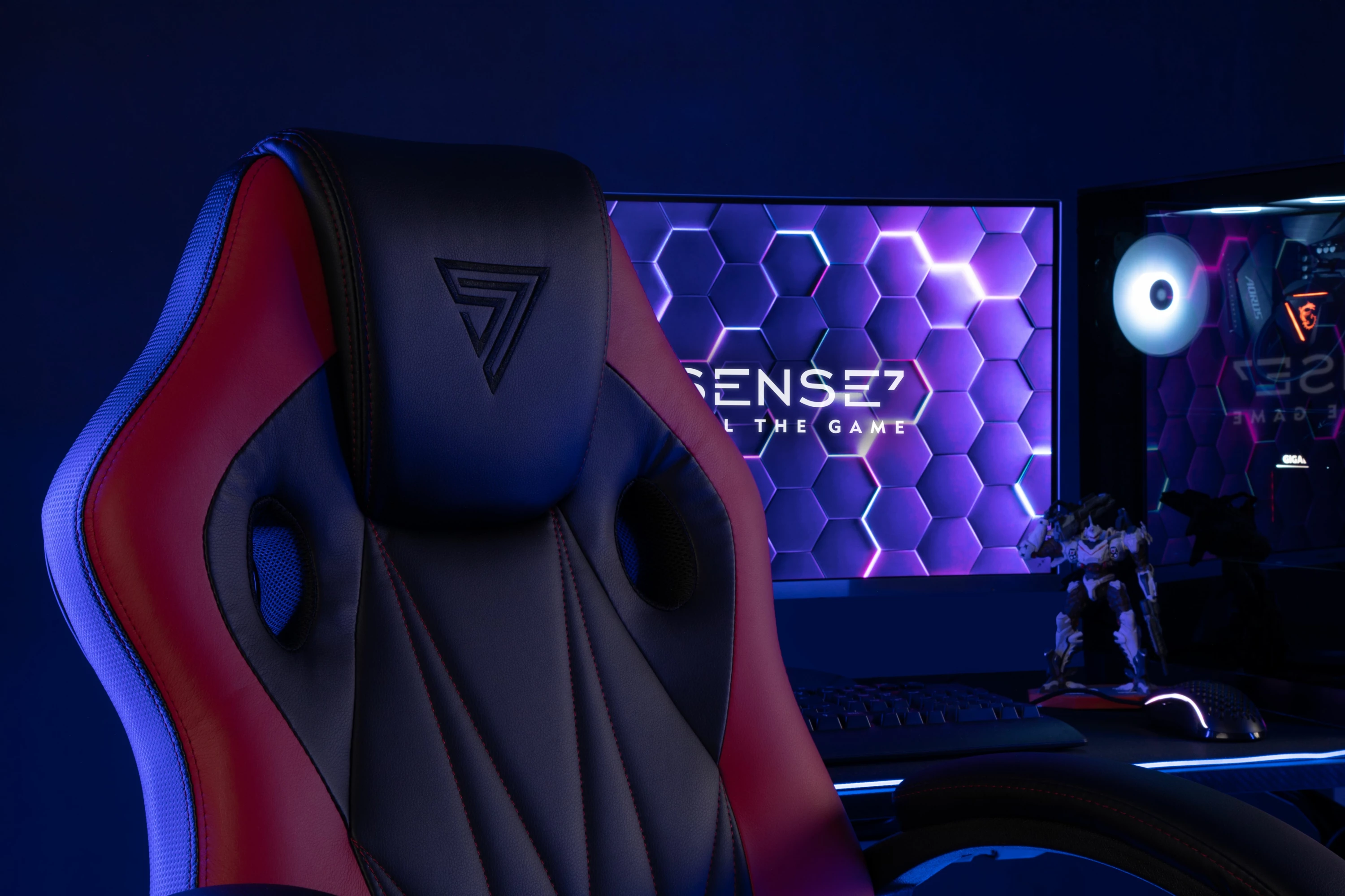 Fotelë gaming SENSE7 Prism, ekolëkurë HDE, lëkundëse FlowTech Swing, ngritje me gas lift, 120 kg, e zezë