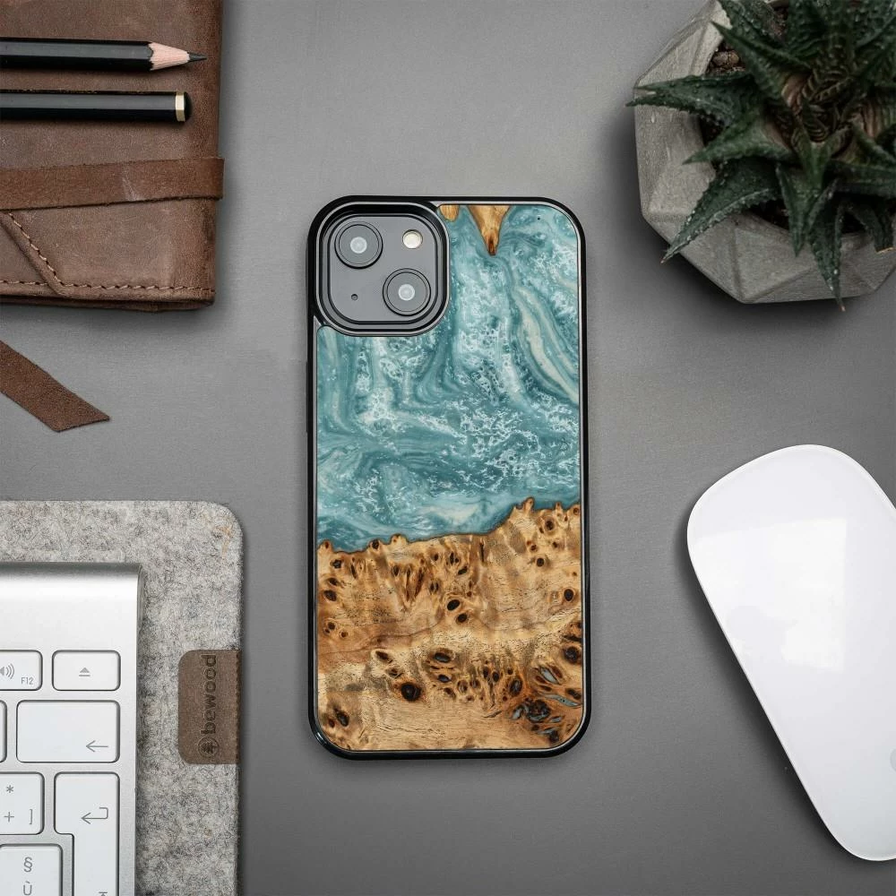 Mbështjellës Bewood Unique Uranus për iPhone 15 Plus, dru dhe rrëshirë, blu dhe bardhë