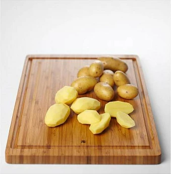 Dërrasë prerjeje WMF 18.8688.9990, bambu, 300x450 mm, me kanal lëngjesh, bambu