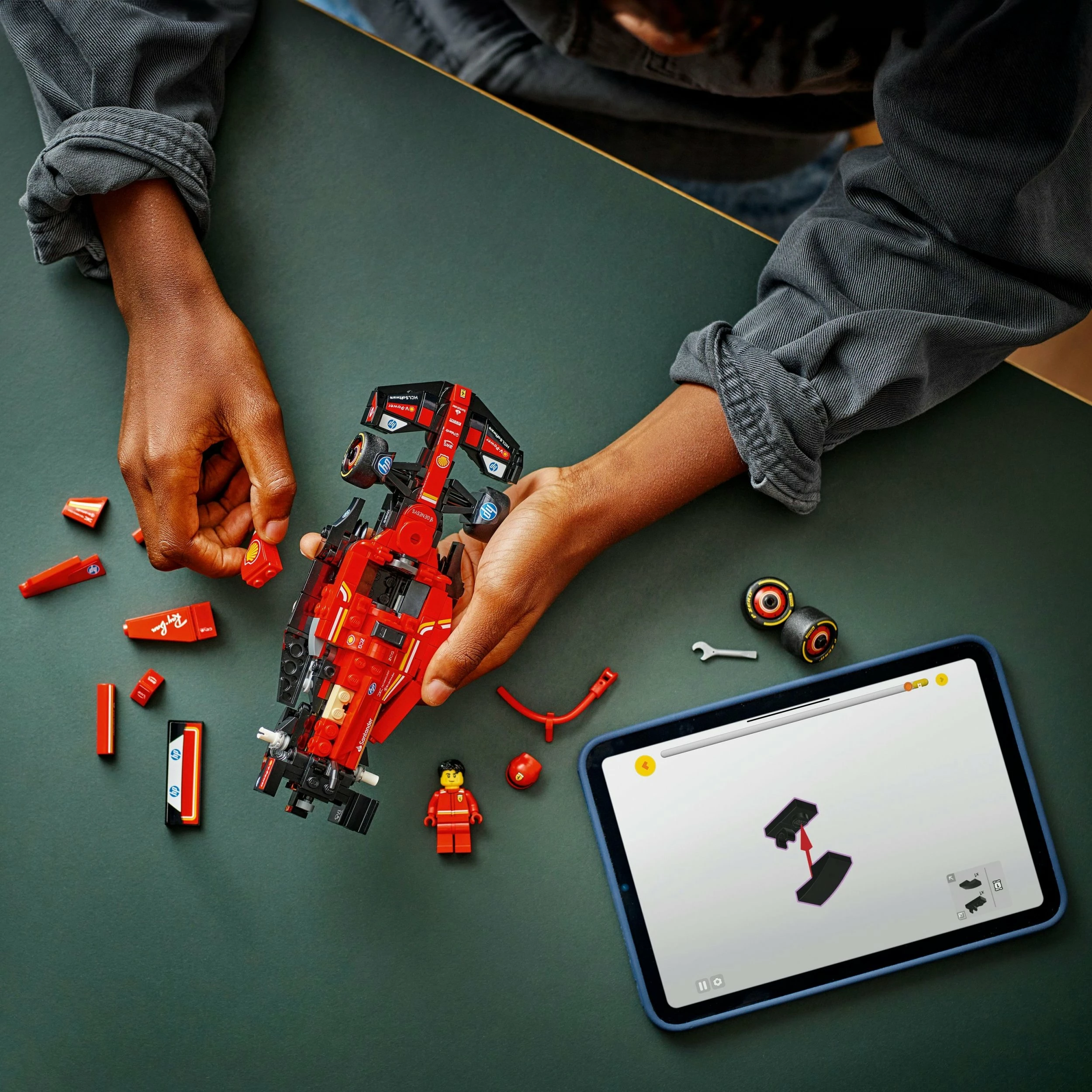 Set LEGO Speed Champions Ferrari SF-24 F1 (77242), 275 copë, e kuqe