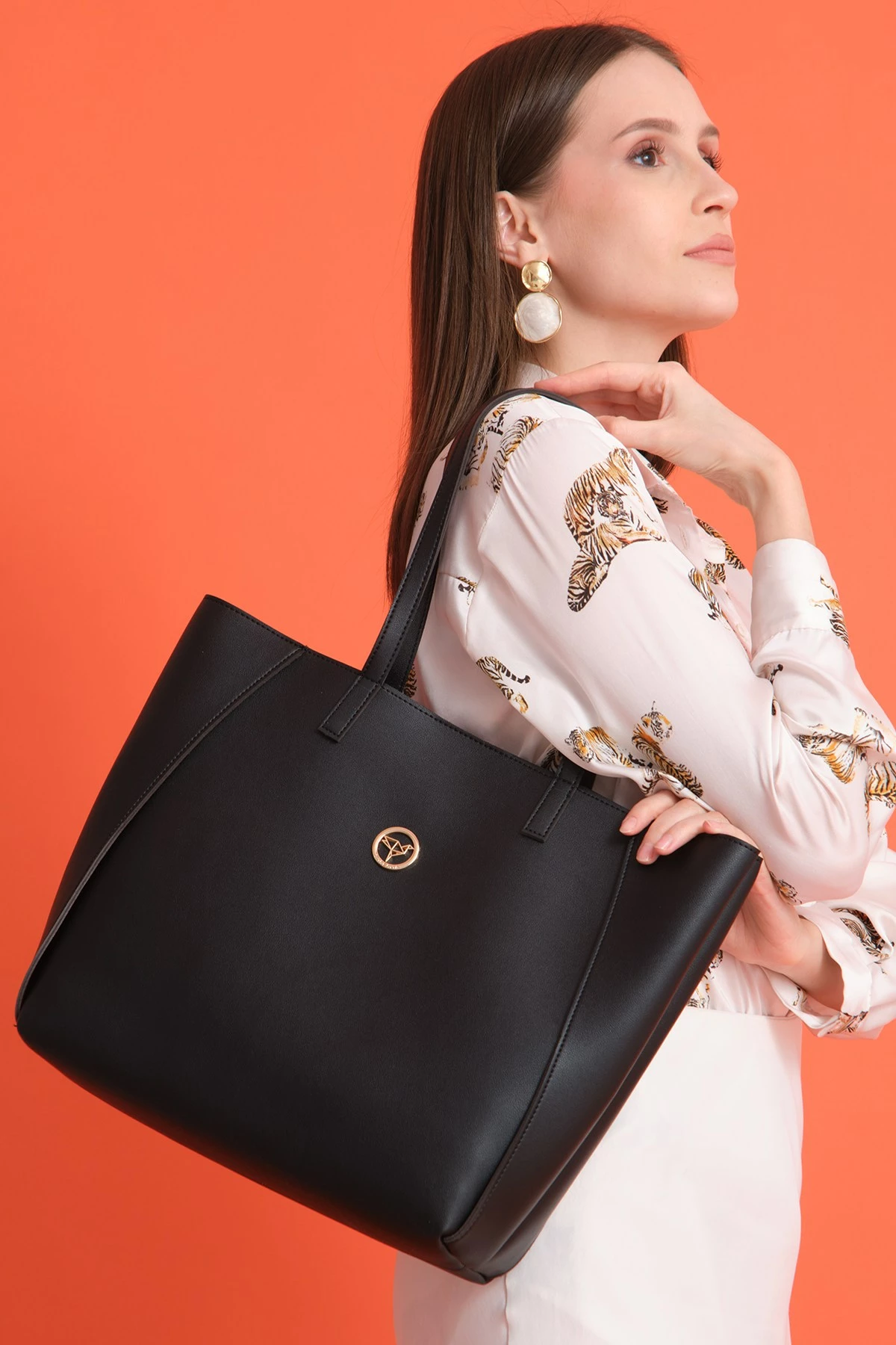 Çantë shpatulle e madhe, ngjyrë e zezë, Zoozie Bags Sofia