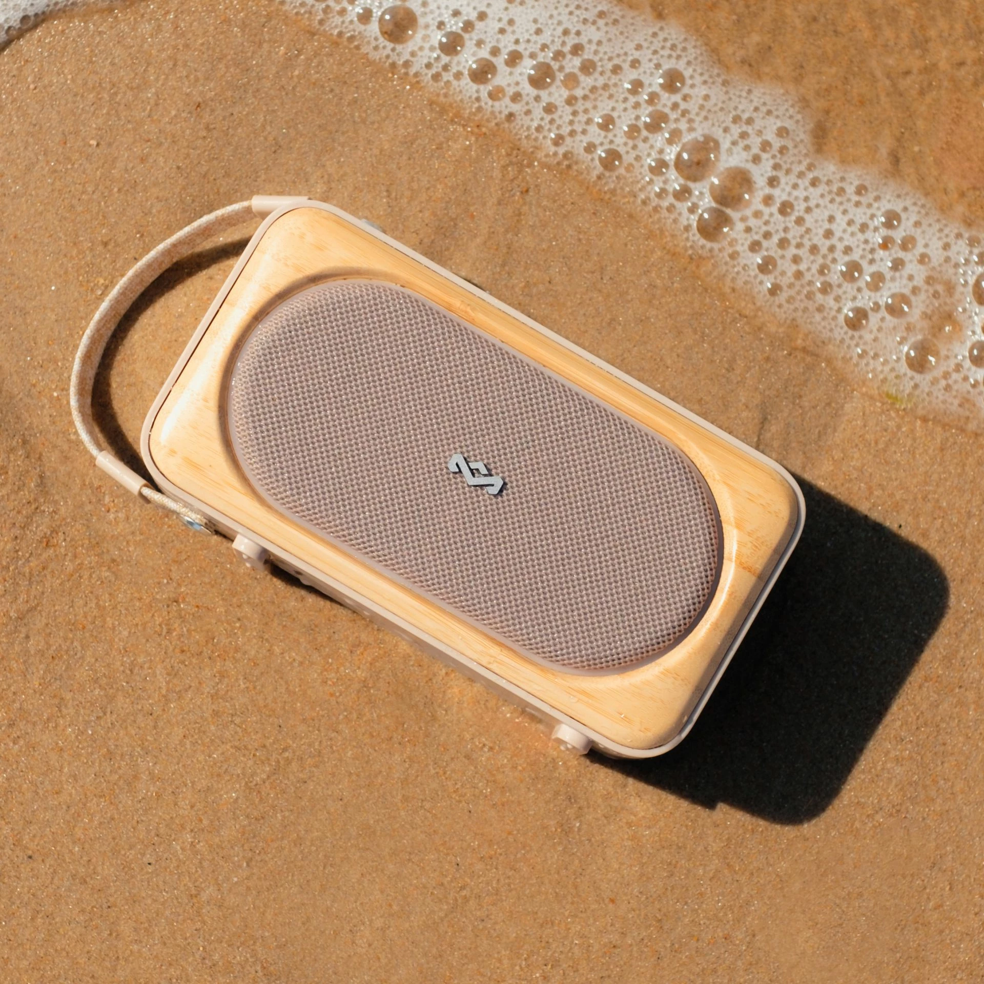 Altoparlant Bluetooth portativ House Of Marley Roots Solar, IP67, panel diellor, 14 orë, krem