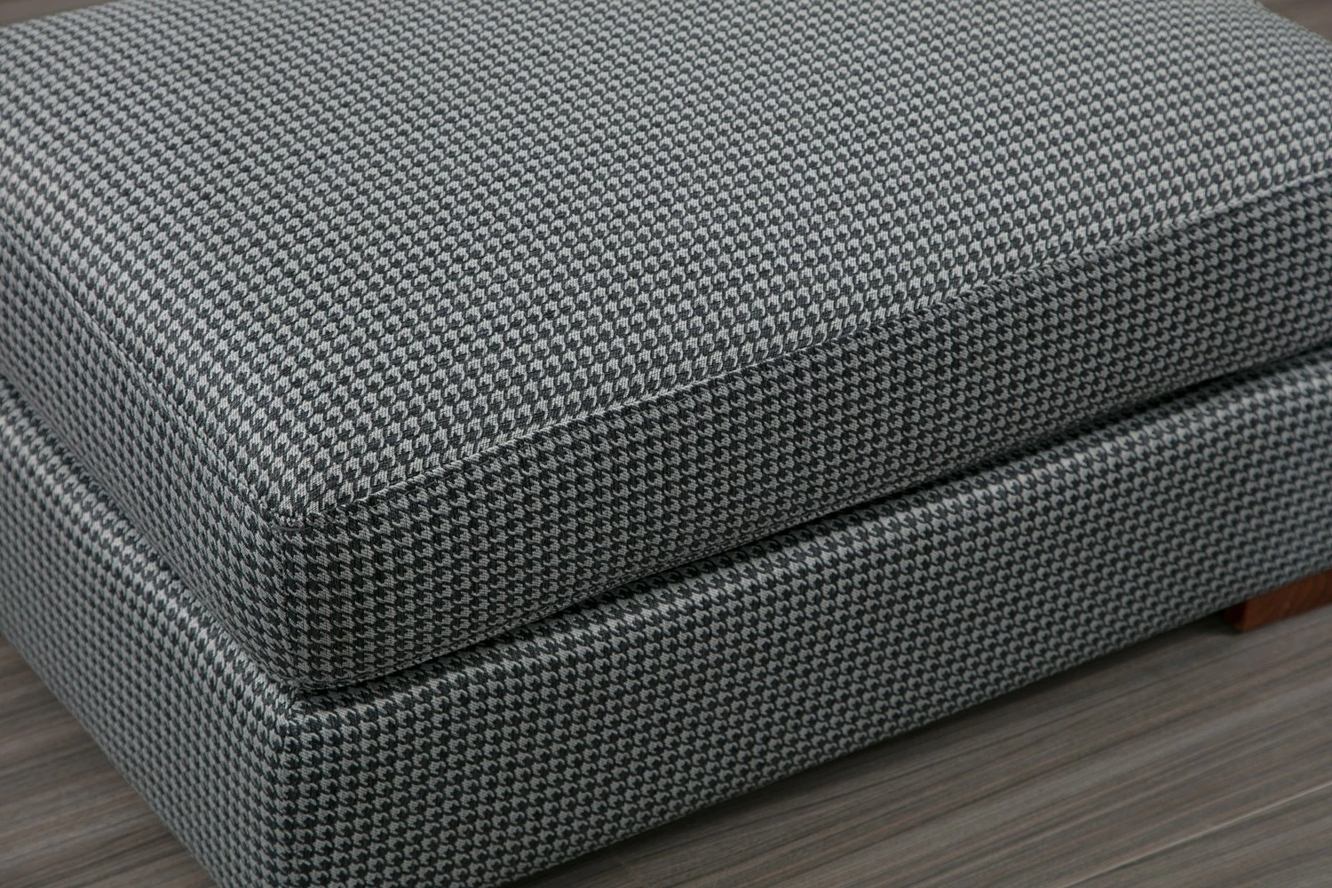 Këndare Atelier del Sofa, Loop 2, ngjyrë gri e çelët, me pouf