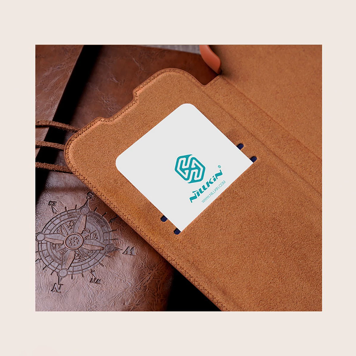 Mbështjellës Nillkin Qin Leather Pro Case për Samsung Galaxy S22+, me kapak dhe mbrojtës kamere, i zi