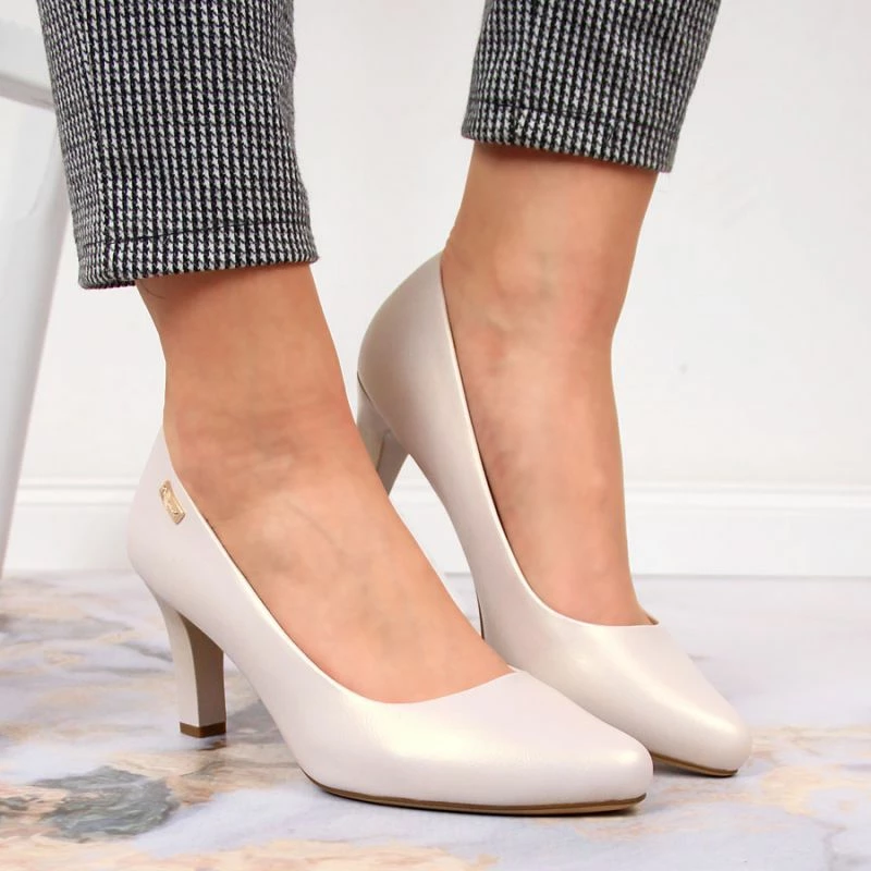 Këpucë me taka Sergio Leone femra, bezhë