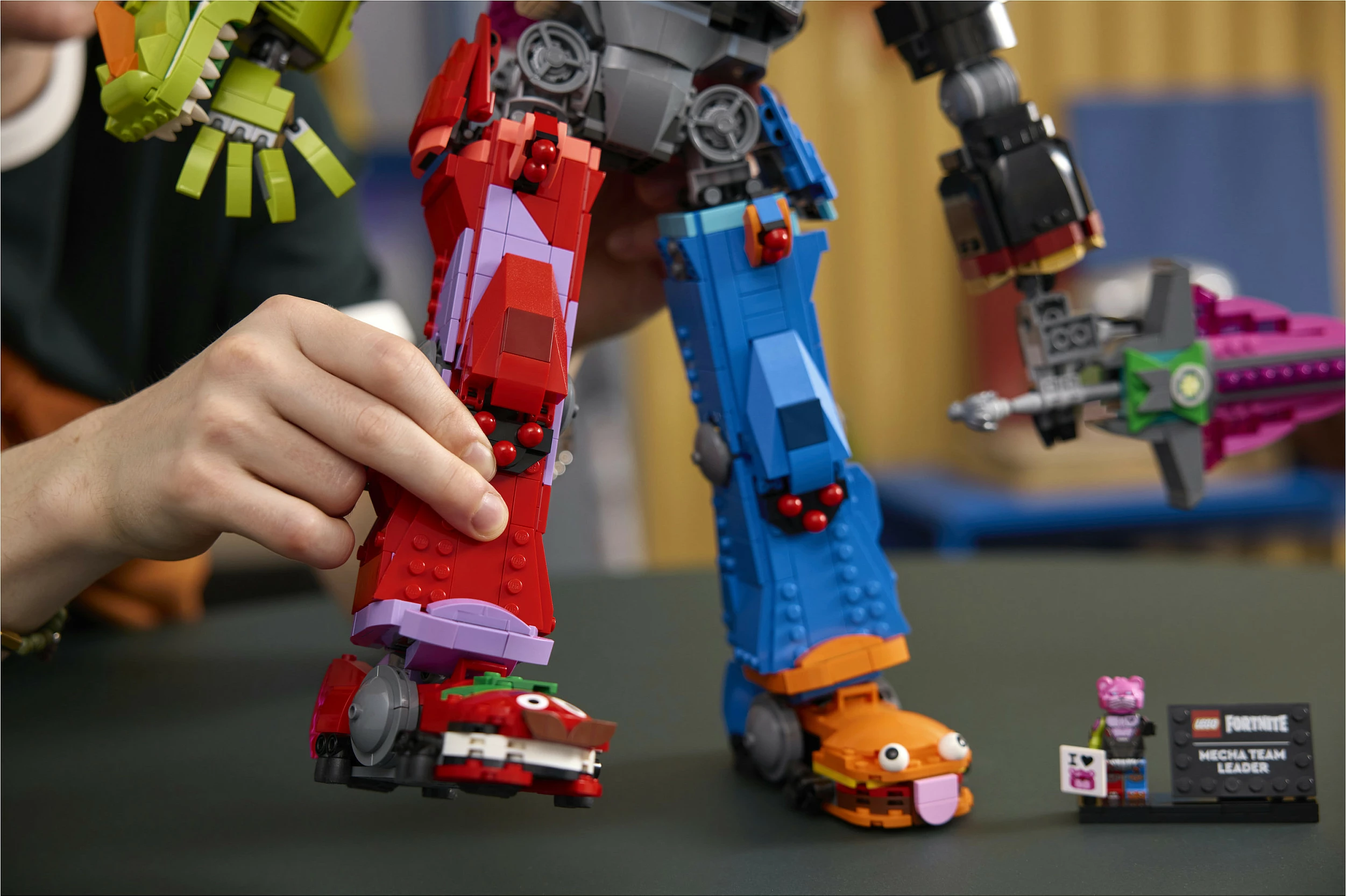 Set ndërtimi LEGO Fortnite Mecha Team Leader 77078, 2503 copë, figurë mech 45 cm, multikolor