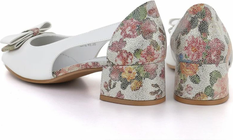 Këpucë pumps Potocki 12812, të bardha