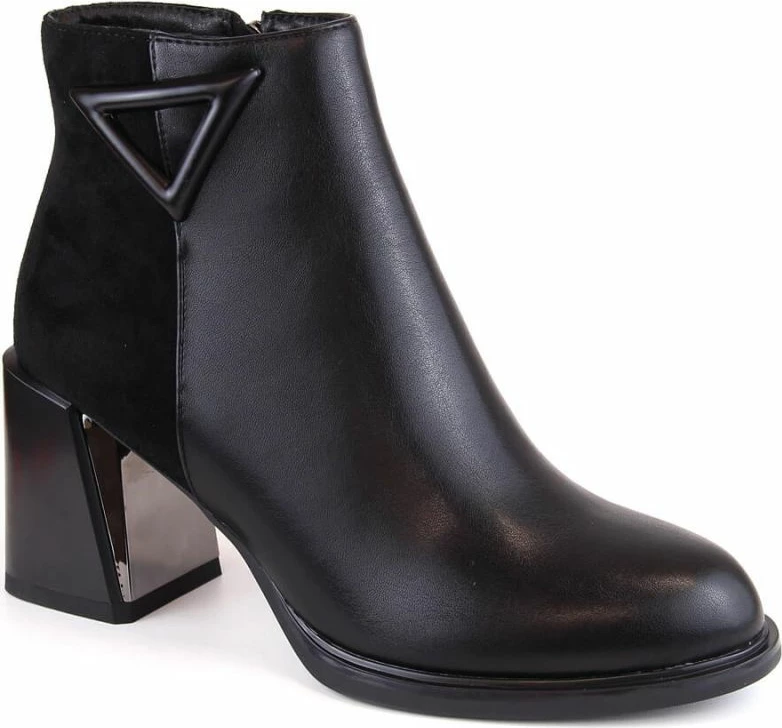 Çizme të izoluara për femra S.Barski, me taka të larta dekorative, të zeza