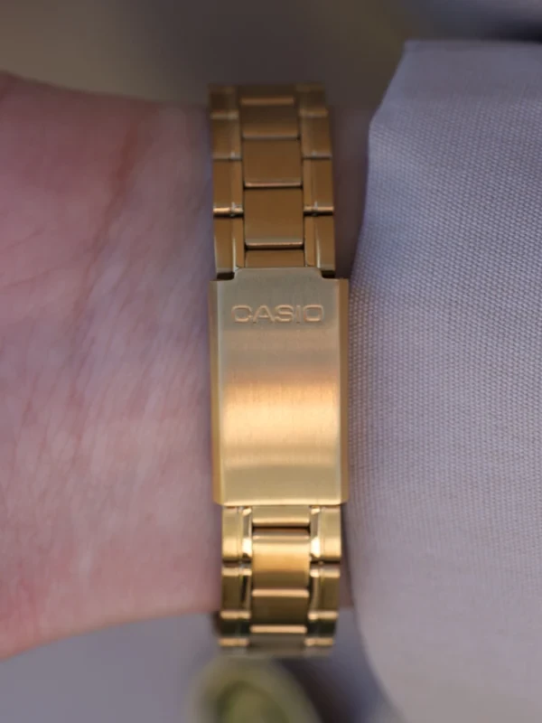 Orë dore Casio LTP-V007G-9B, e artë