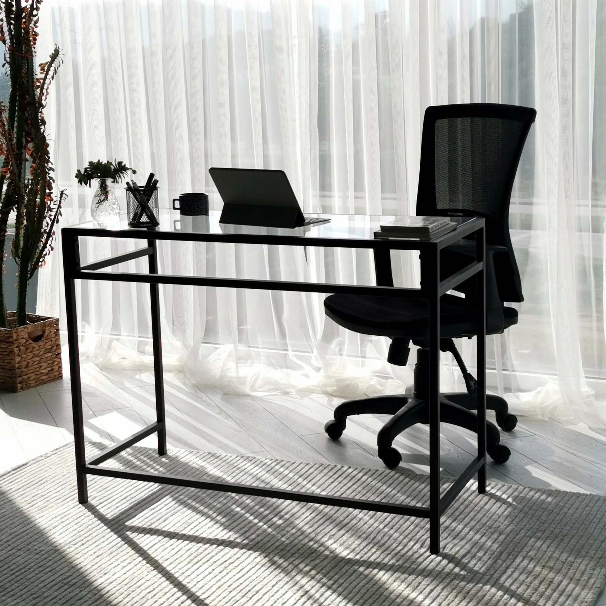Tavolinë pune Hanah Home, xham i temperuar, kornizë metalike, 100x45cm, e zezë