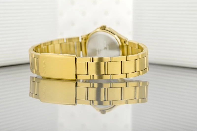 Orë dore për femra Casio, ari