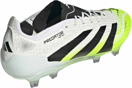 Atlete futbolli adidas për meshkuj, të bardha dhe të gjelbra