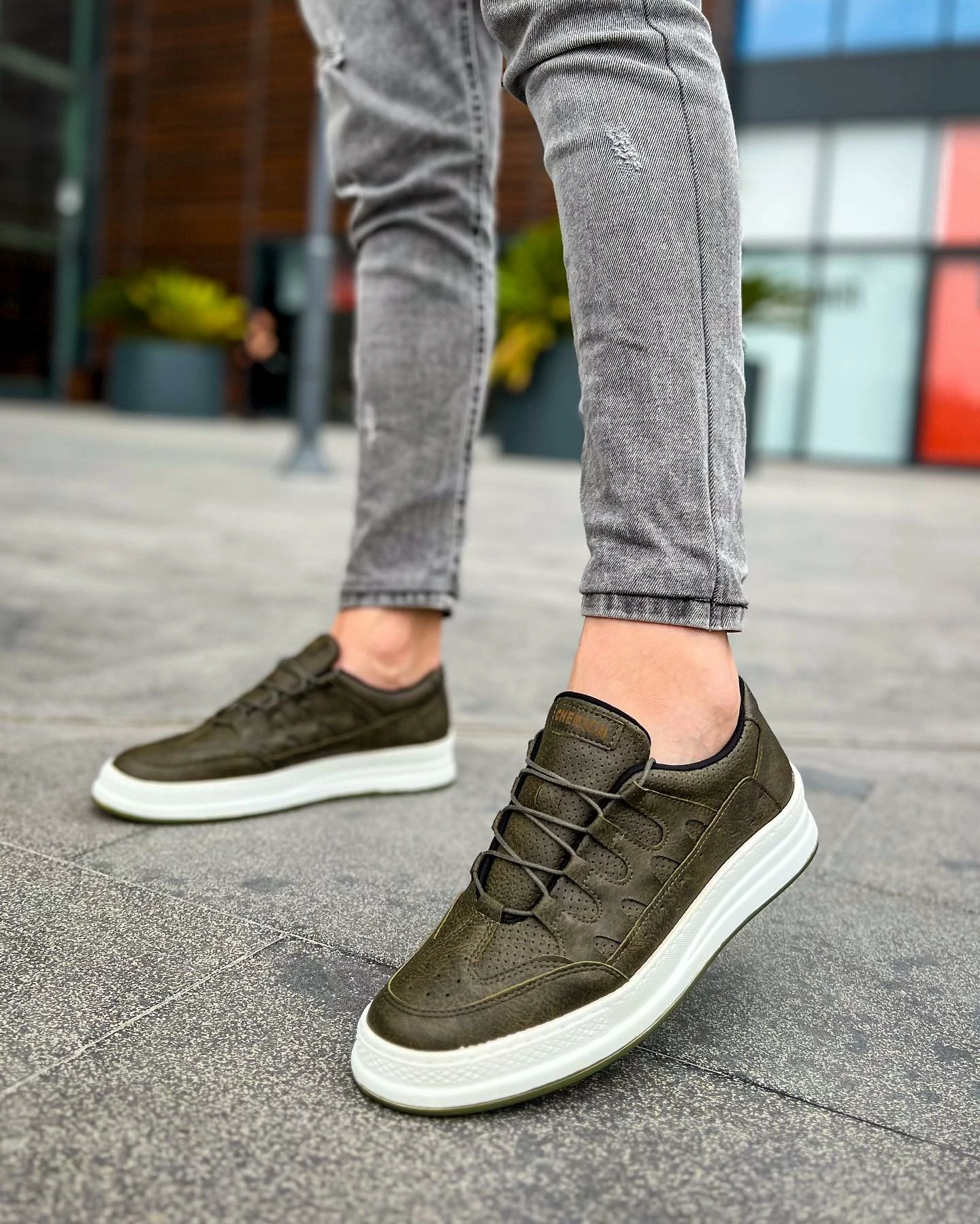 Atlete për meshkuj, Chekich 040 CBT C-Rey