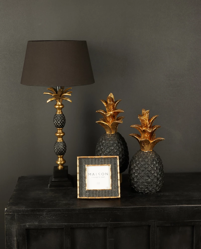 Llambë tavoline ananas, alumin ngjyrë ari antik, stof i zi, 30x30x57cm